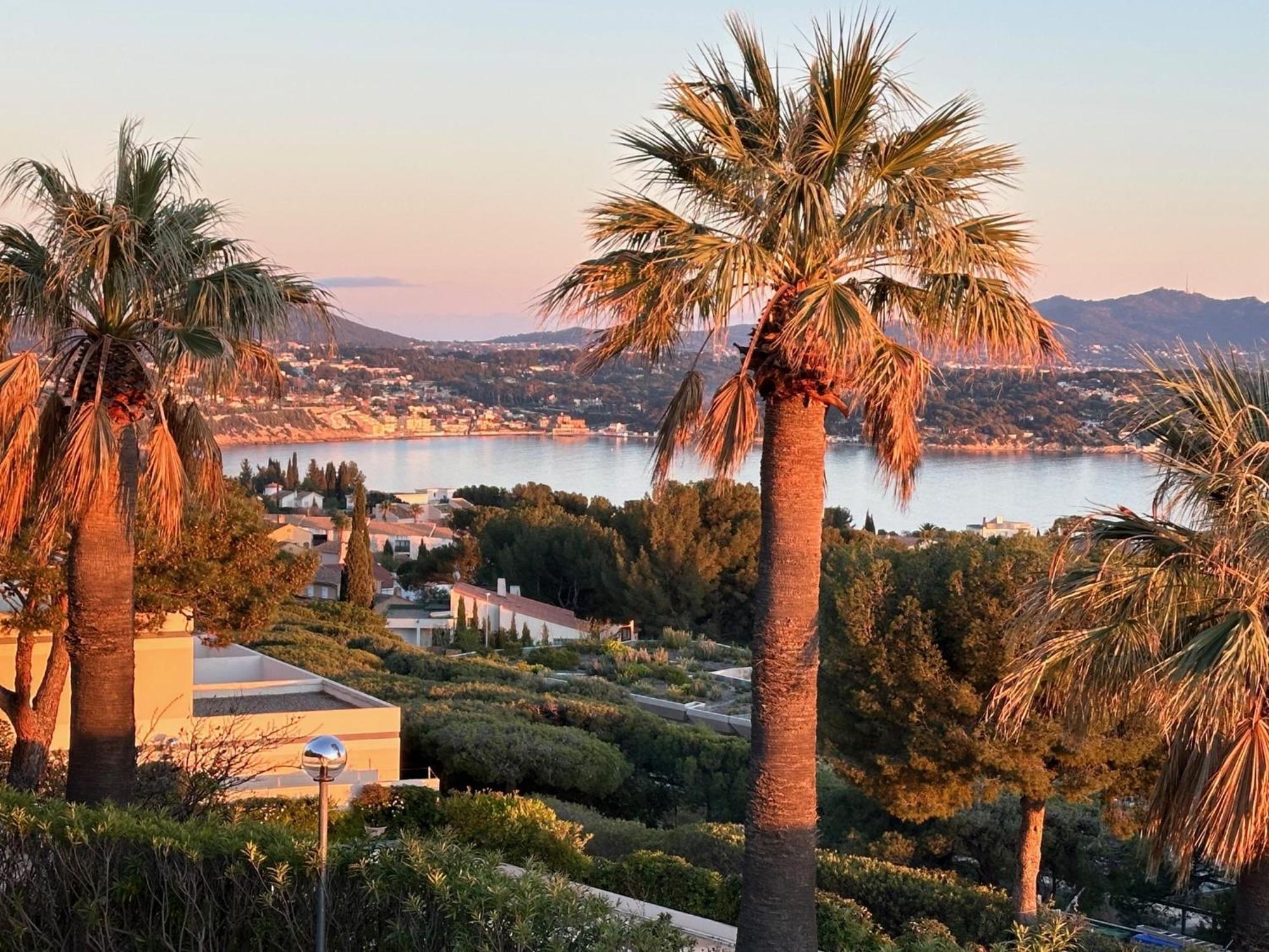 Superbe T2 44M2 - Grande Terrasse Vue Mer Panoramique Exceptionnelle Piscine - Parking Bandol Exterior photo